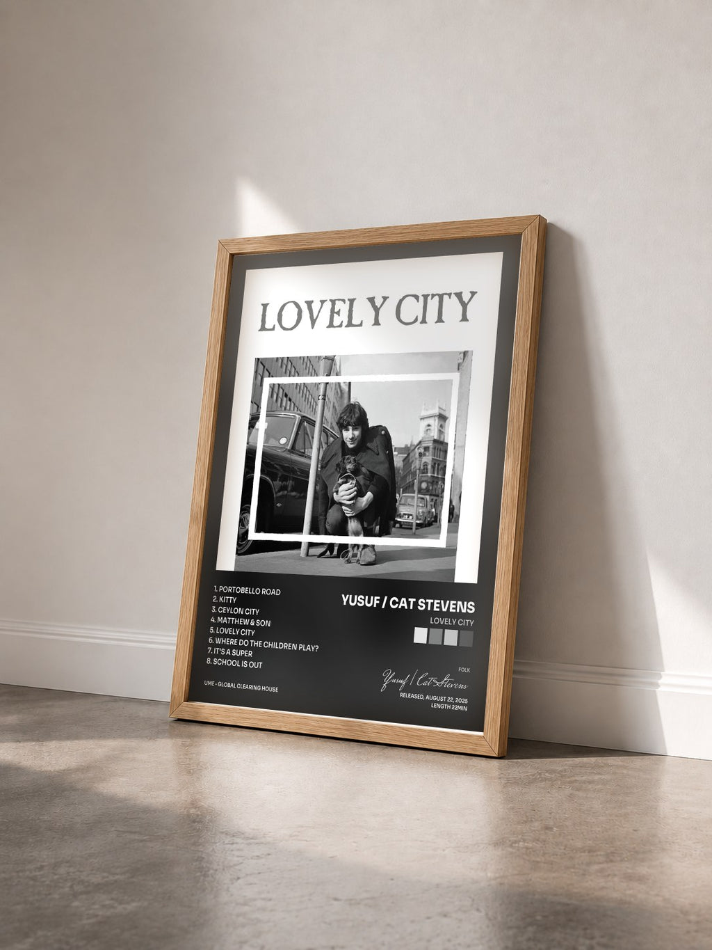 #bois Tableau de l'album Lovely City de Yusuf / Cat Stevens vu de trois quarts, cadre en bois brut
