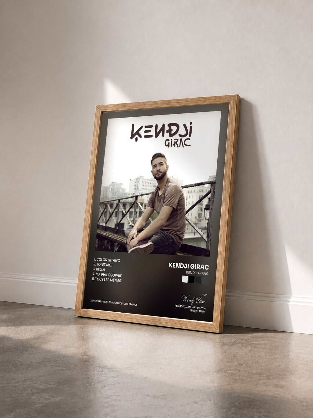 #bois Tableau de l'album Kendji Girac de Kendji Girac vu de trois quarts, cadre en bois brut