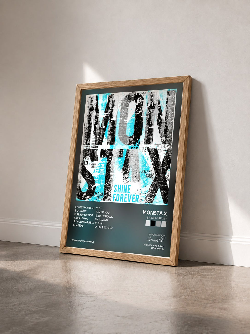 #bois Tableau de l'album SHINE FOREVER de Monsta X vu de trois quarts, cadre en bois brut