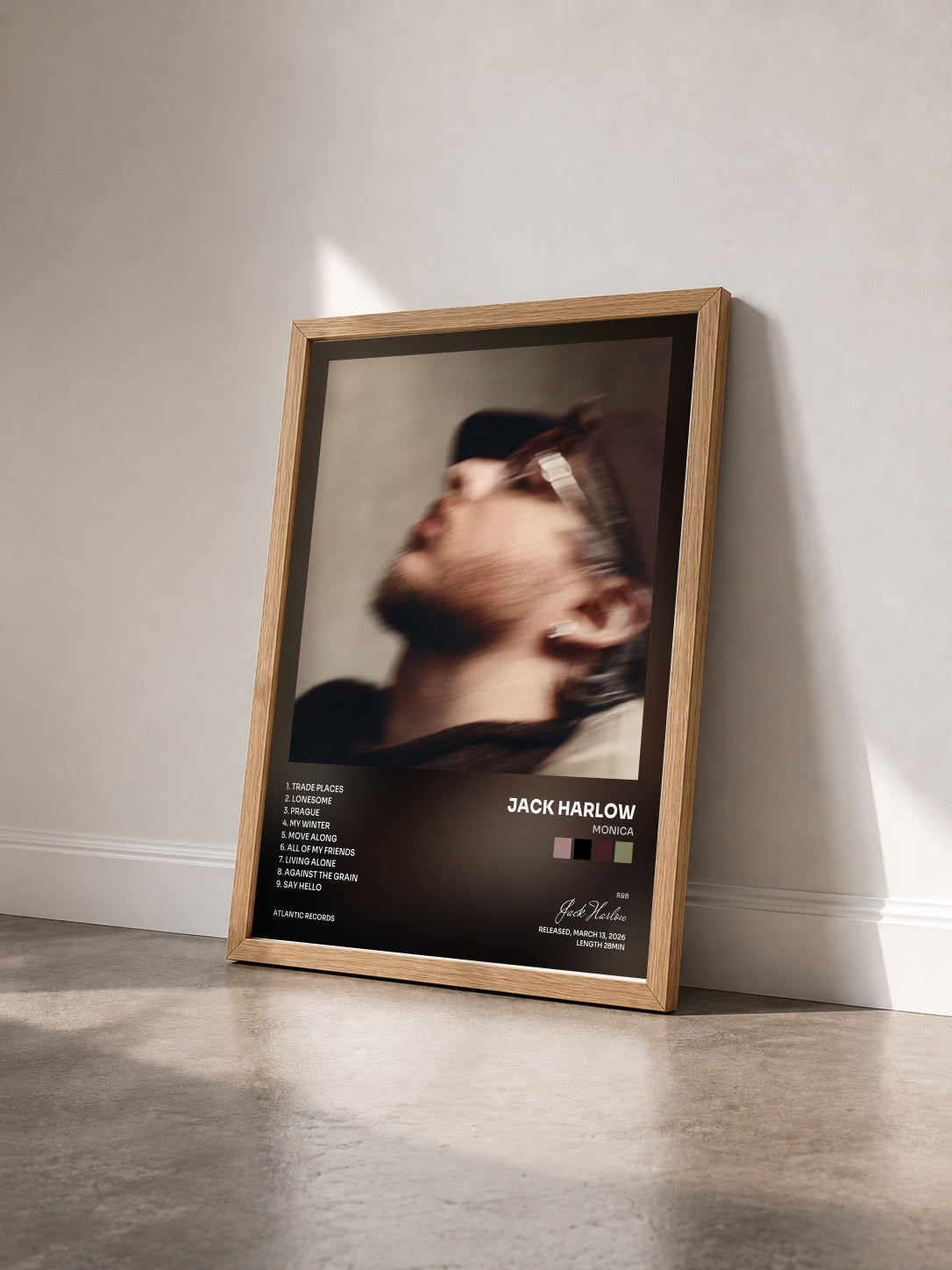 #bois Tableau de l'album Monica de Jack Harlow vu de trois quarts, cadre en bois brut