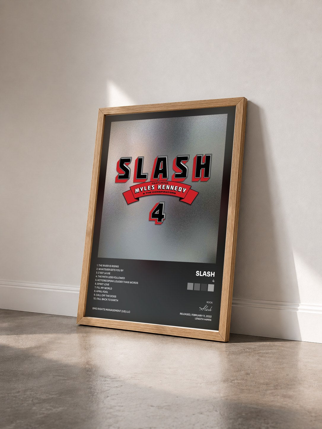 #bois Tableau de l'album 4 de Slash vu de trois quarts, cadre en bois brut