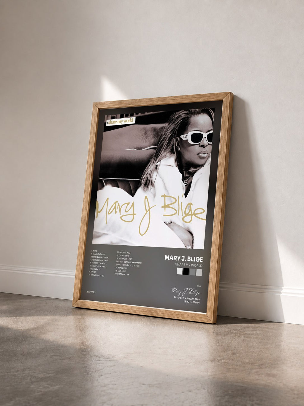 #bois Tableau de l'album Share My World de Mary J. Blige vu de trois quarts, cadre en bois brut