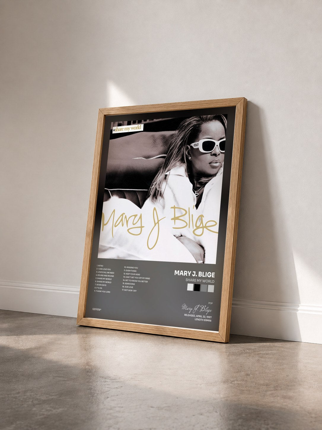 #bois Tableau de l'album Share My World de Mary J. Blige vu de trois quarts, cadre en bois brut