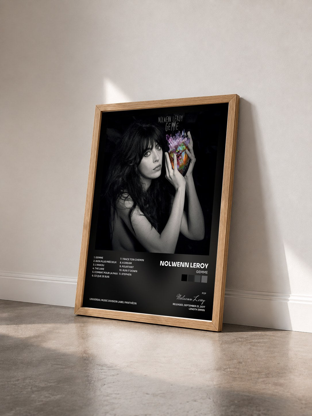 #bois Tableau de l'album Gemme de Nolwenn Leroy vu de trois quarts, cadre en bois brut