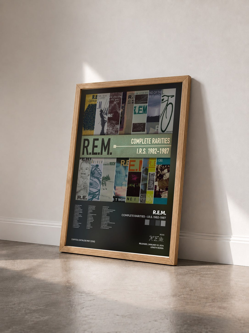 #bois Tableau de l'album Complete Rarities - I.R.S. 1982-1987 de R.E.M. vu de trois quarts, cadre en bois brut