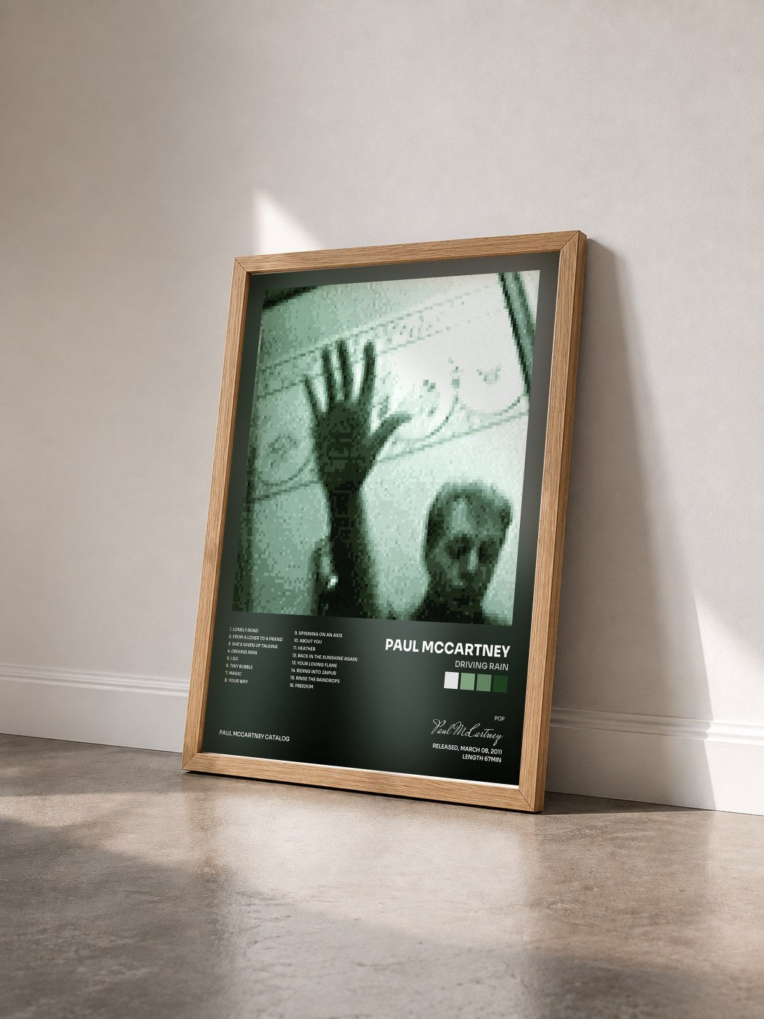 #bois Tableau de l'album Driving Rain de Paul McCartney vu de trois quarts, cadre en bois brut