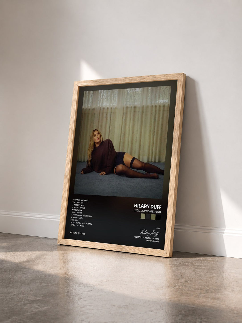 #bois Tableau de l'album luck... or something de Hilary Duff vu de trois quarts, cadre en bois brut