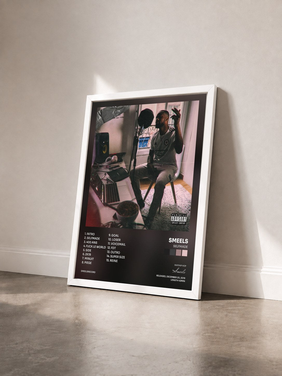 #blanc Tableau de l'album Selfmade de Smeels vu de trois quarts, cadre blanc