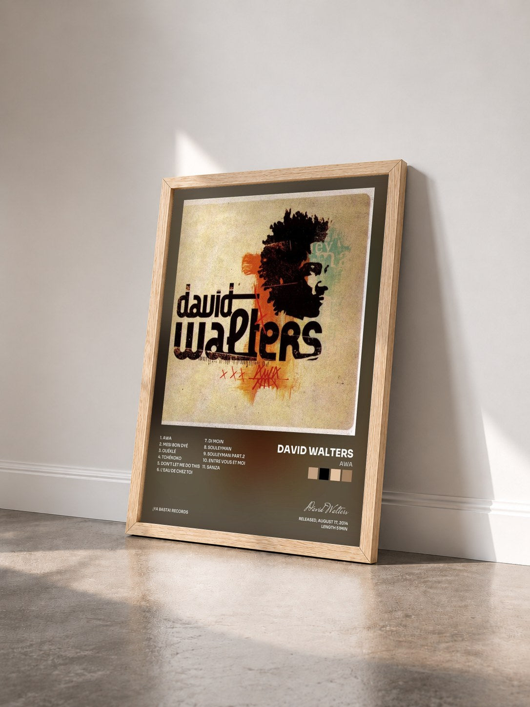 #bois Tableau de l'album Awa de David Walters vu de trois quarts, cadre en bois brut