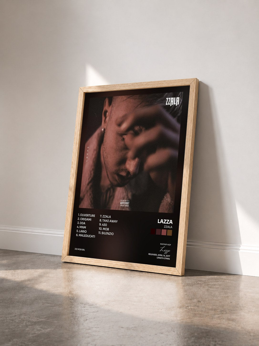 #bois Tableau de l'album Zzala de Lazza vu de trois quarts, cadre en bois brut