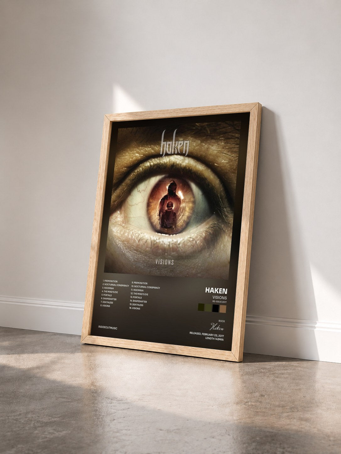 #bois Tableau de l'album Visions (Re-issue 2017) de Haken vu de trois quarts, cadre en bois brut