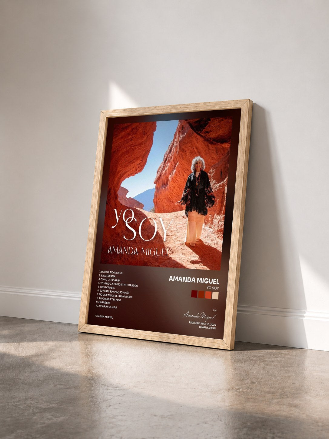 #bois Tableau de l'album Yo Soy de Amanda Miguel vu de trois quarts, cadre en bois brut