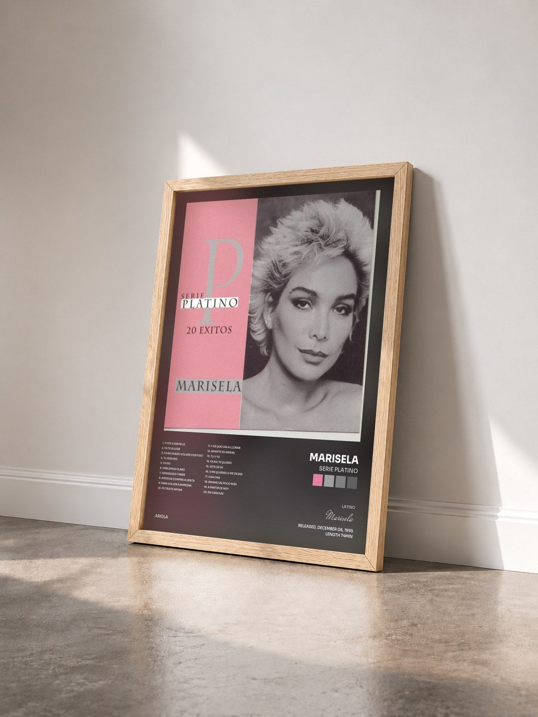 #bois Tableau de l'album Serie Platino de Marisela vu de trois quarts, cadre en bois brut