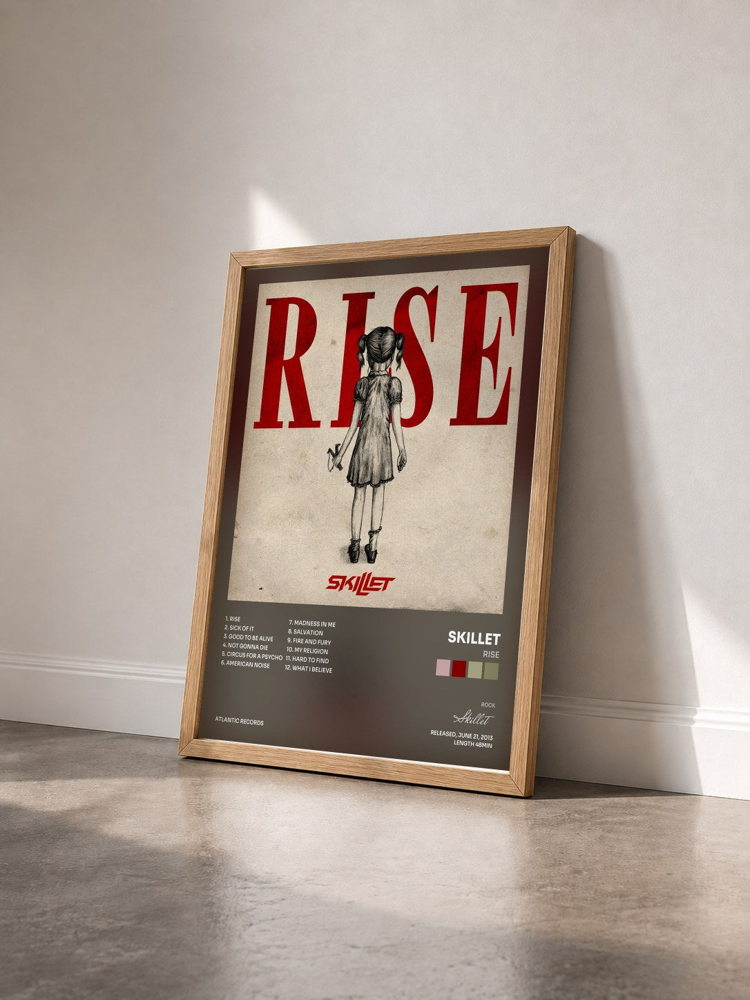 #bois Tableau de l'album Rise de Skillet vu de trois quarts, cadre en bois brut