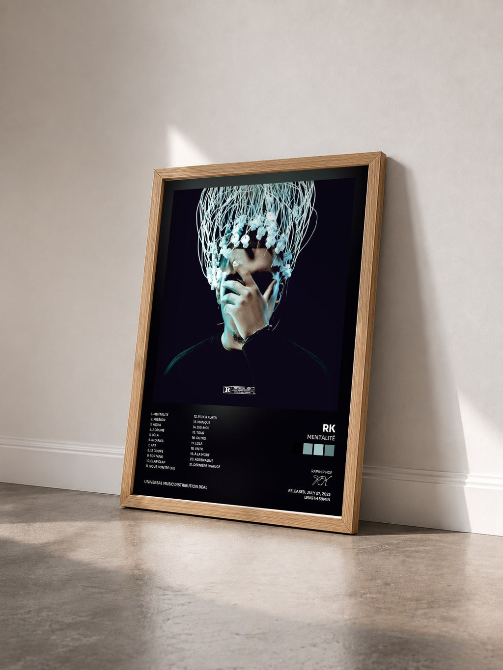 #bois Tableau de l'album Mentalité de RK vu de trois quarts, cadre en bois brut
