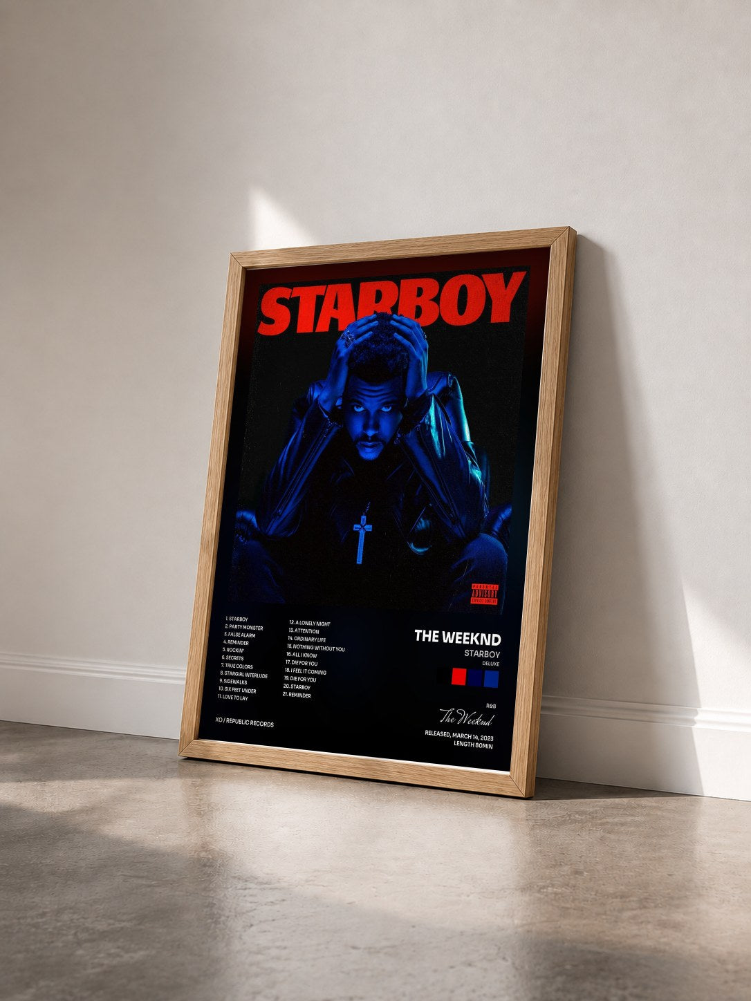 #bois Tableau de l'album Starboy (Deluxe) de The Weeknd vu de trois quarts, cadre en bois brut