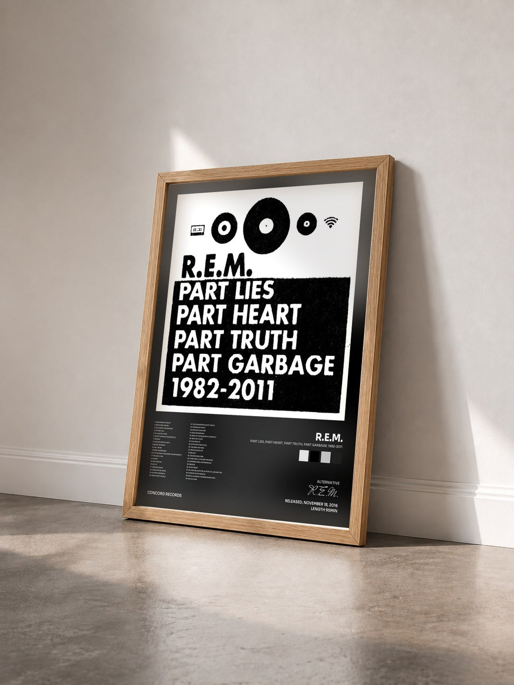 #bois Tableau de l'album Part Lies, Part Heart, Part Truth, Part Garbage: 1982-2011 de R.E.M. vu de trois quarts, cadre en bois brut