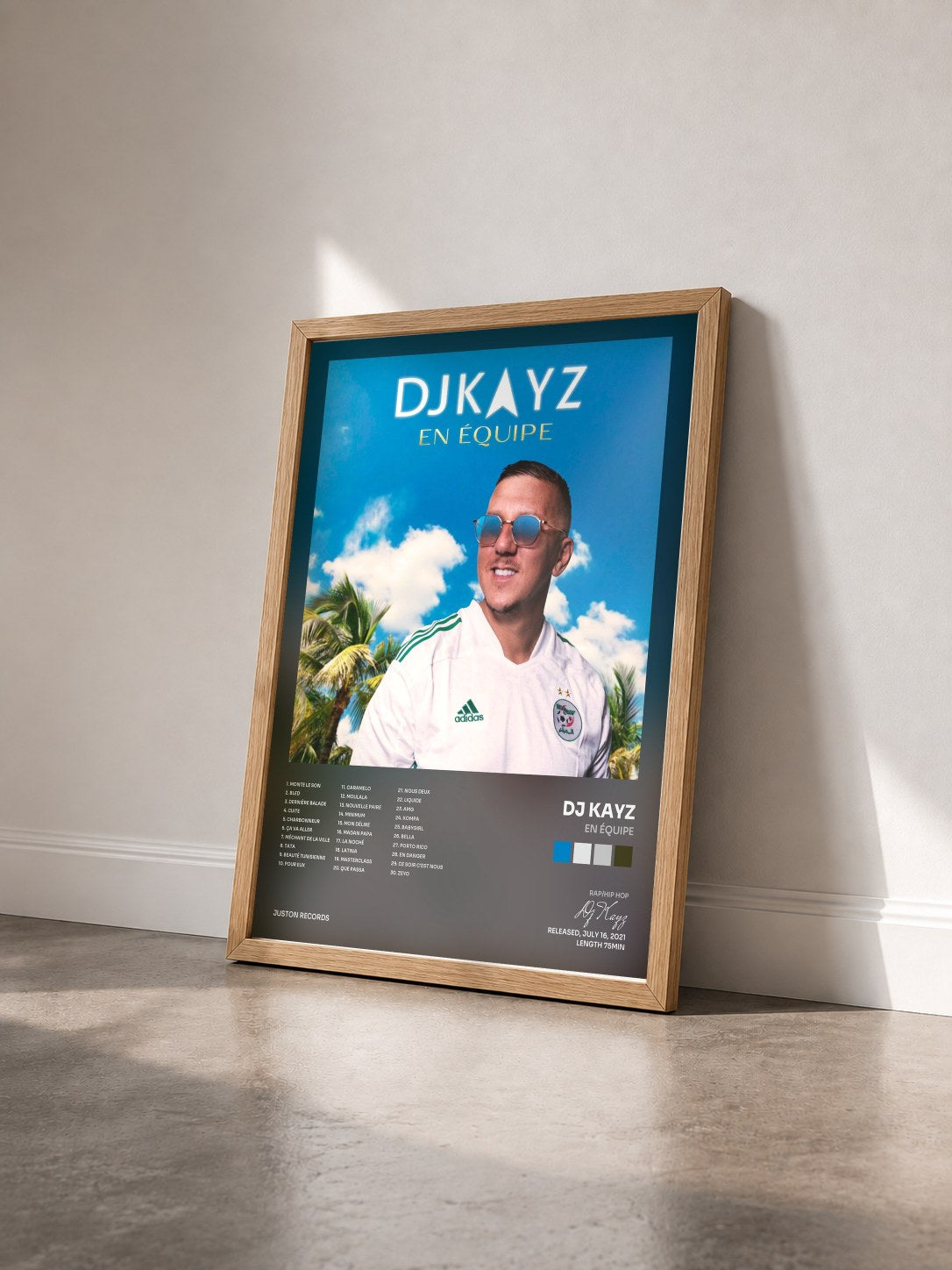 #bois Tableau de l'album En équipe de Dj Kayz vu de trois quarts, cadre en bois brut