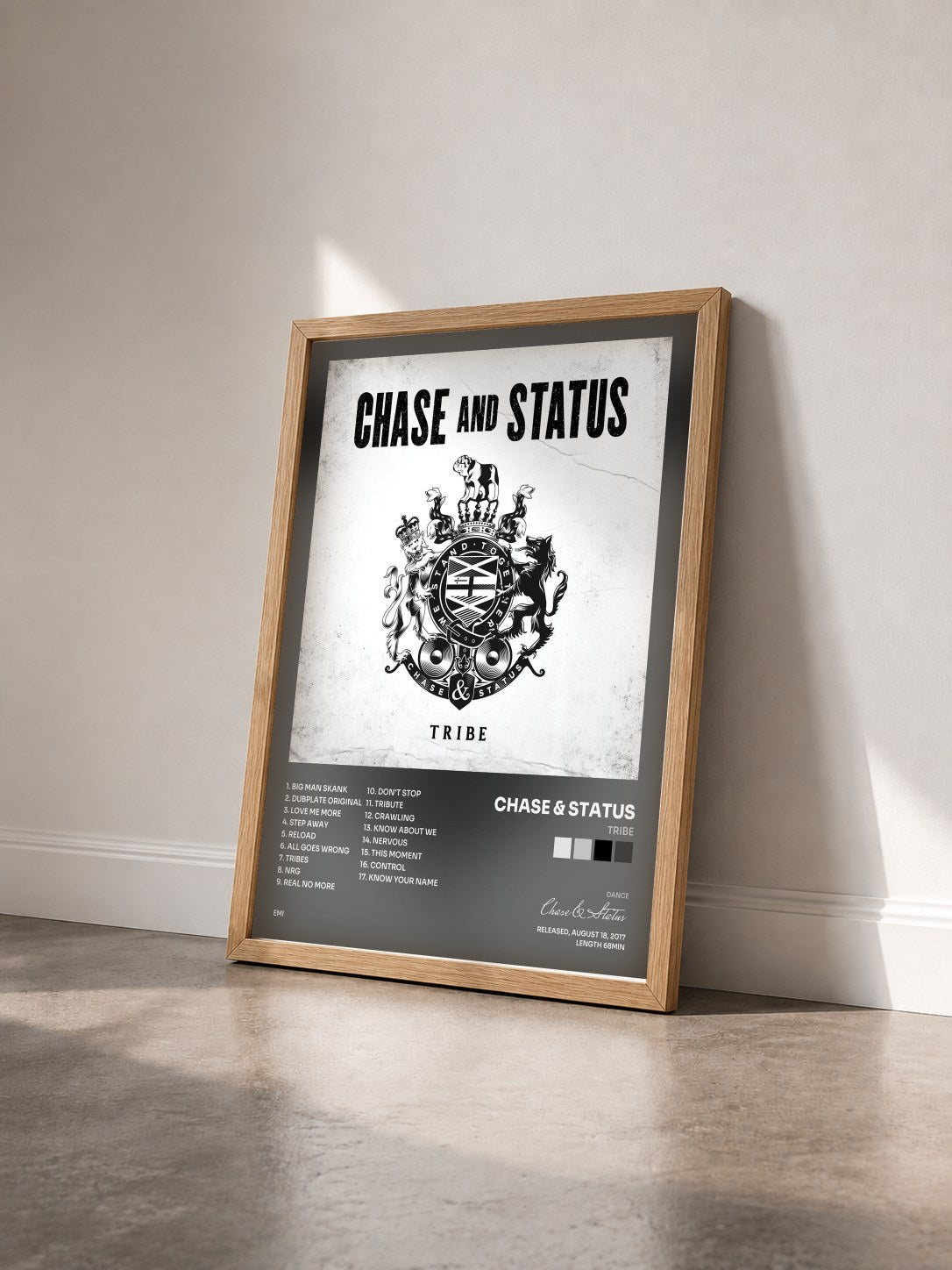 #bois Tableau de l'album Tribe de Chase & Status vu de trois quarts, cadre en bois brut