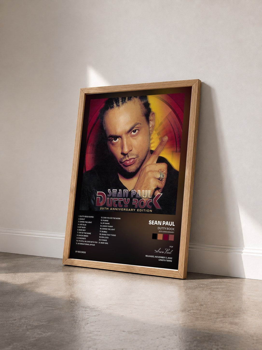#bois Tableau de l'album Dutty Rock (20th Anniversary) de Sean Paul vu de trois quarts, cadre en bois brut