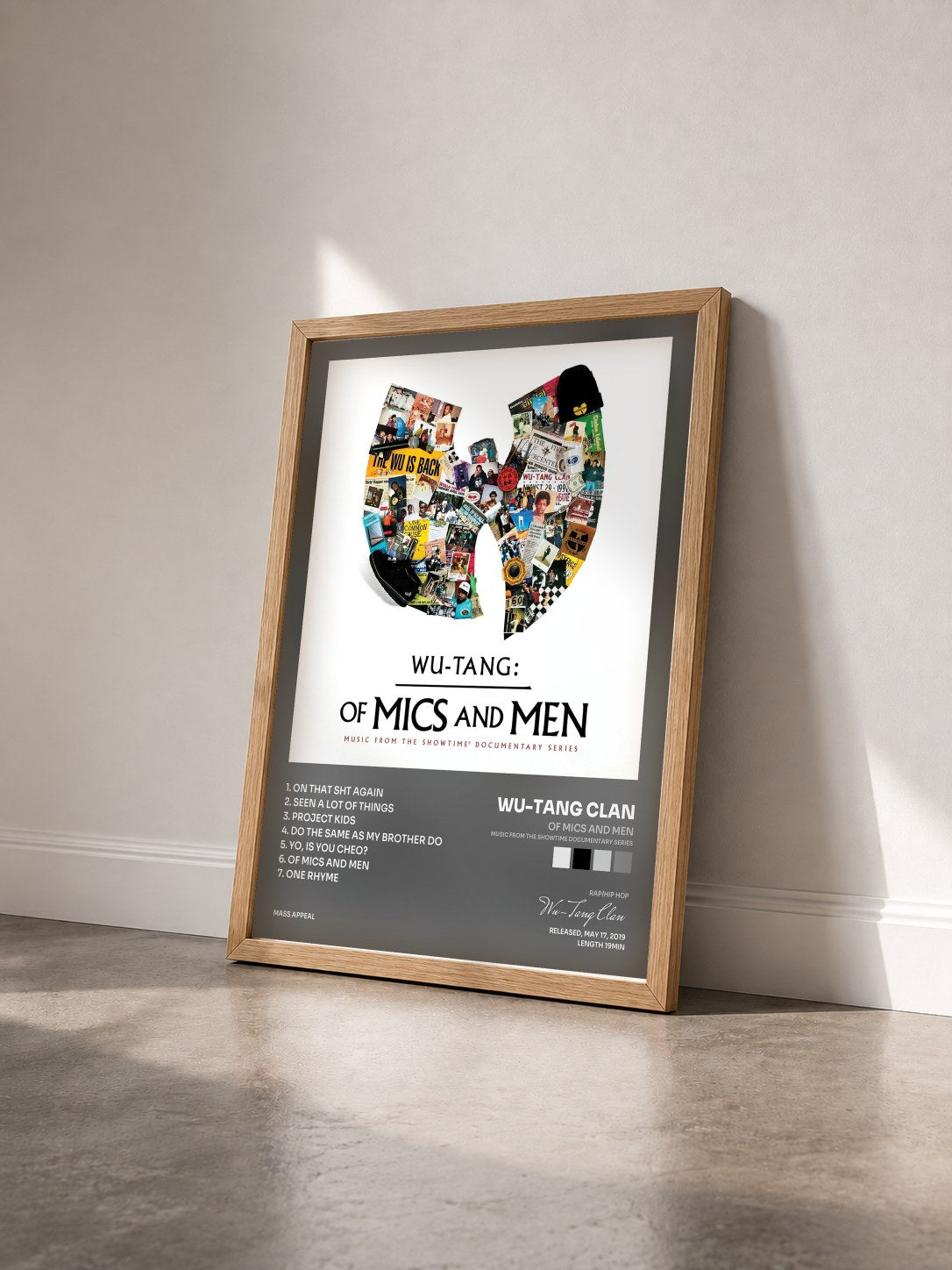 #bois Tableau de l'album Of Mics and Men (Music from the Showtime Documentary Series) de Wu-Tang Clan vu de trois quarts, cadre en bois brut