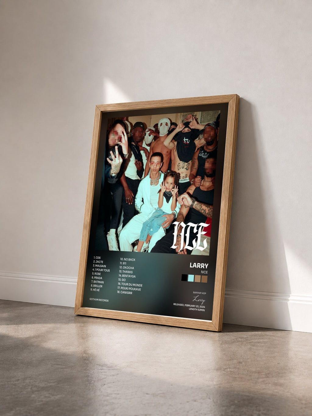 #bois Tableau de l'album NCE de Larry vu de trois quarts, cadre en bois brut