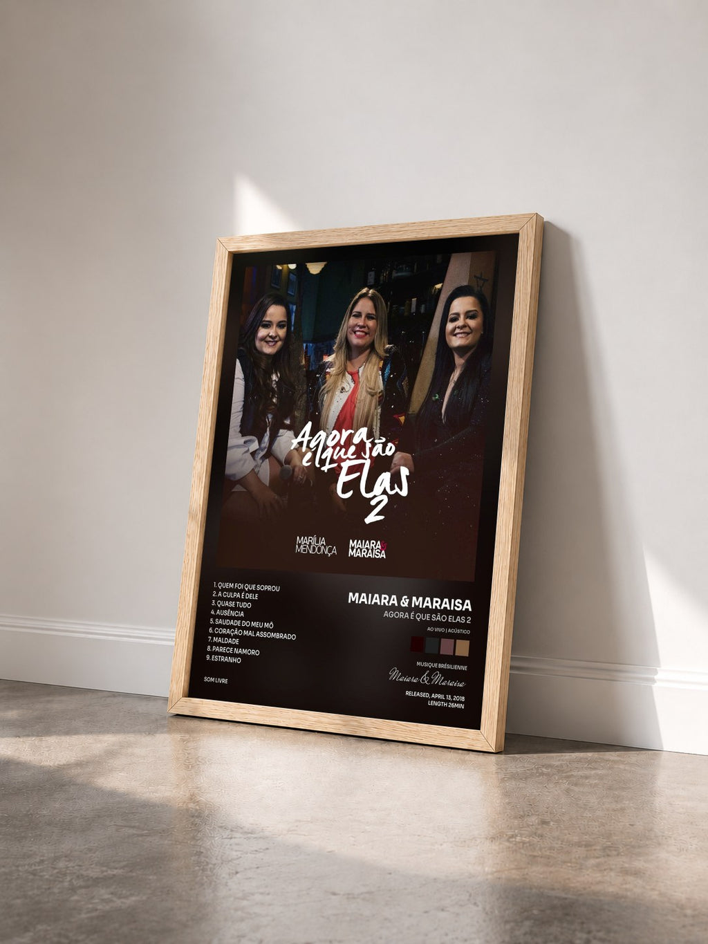 #bois Tableau de l'album Agora É Que São Elas 2 (Ao Vivo | Acústico) de Maiara & Maraisa vu de trois quarts, cadre en bois brut