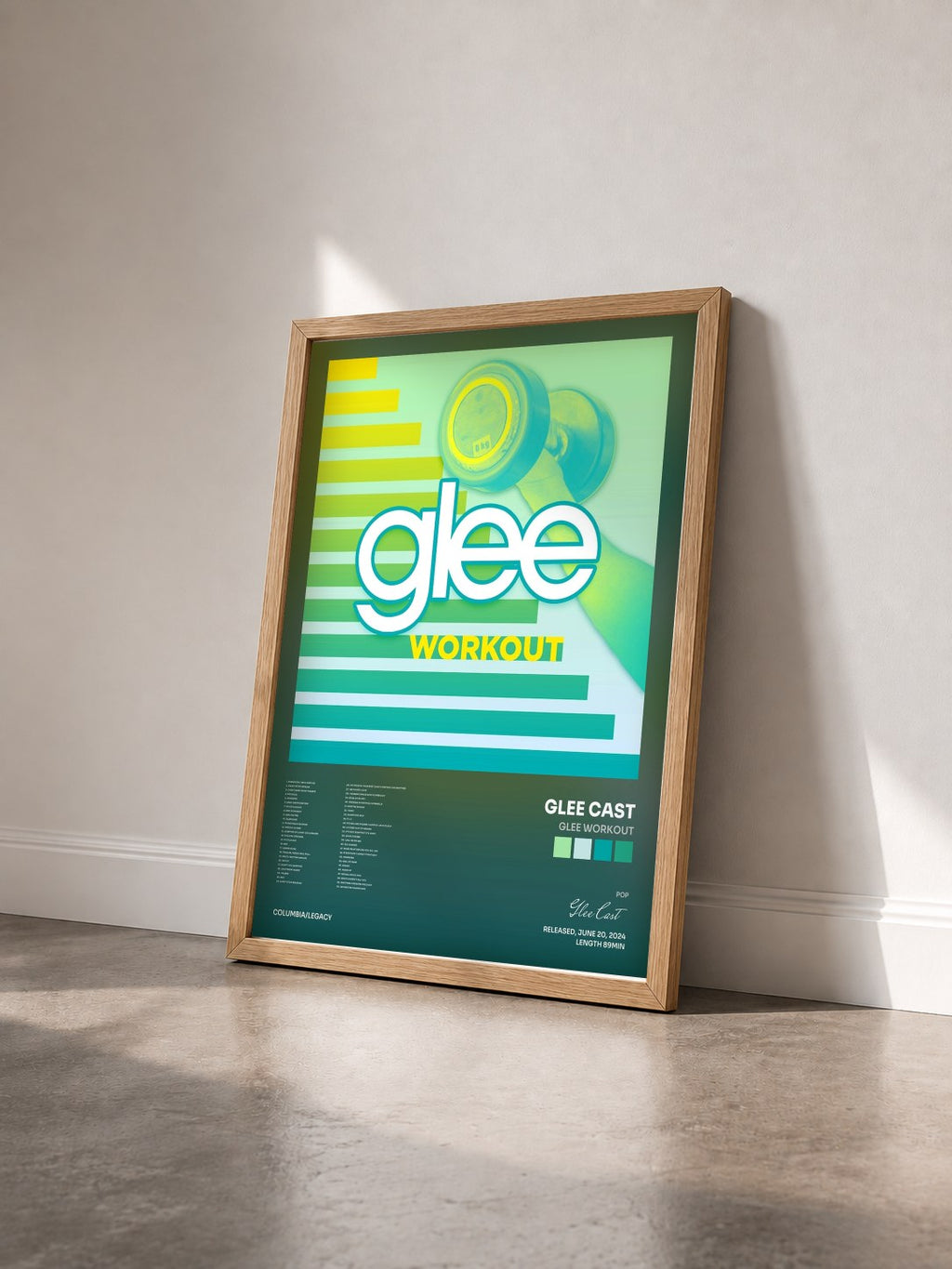 #bois Tableau de l'album Glee Workout de Glee Cast vu de trois quarts, cadre en bois brut