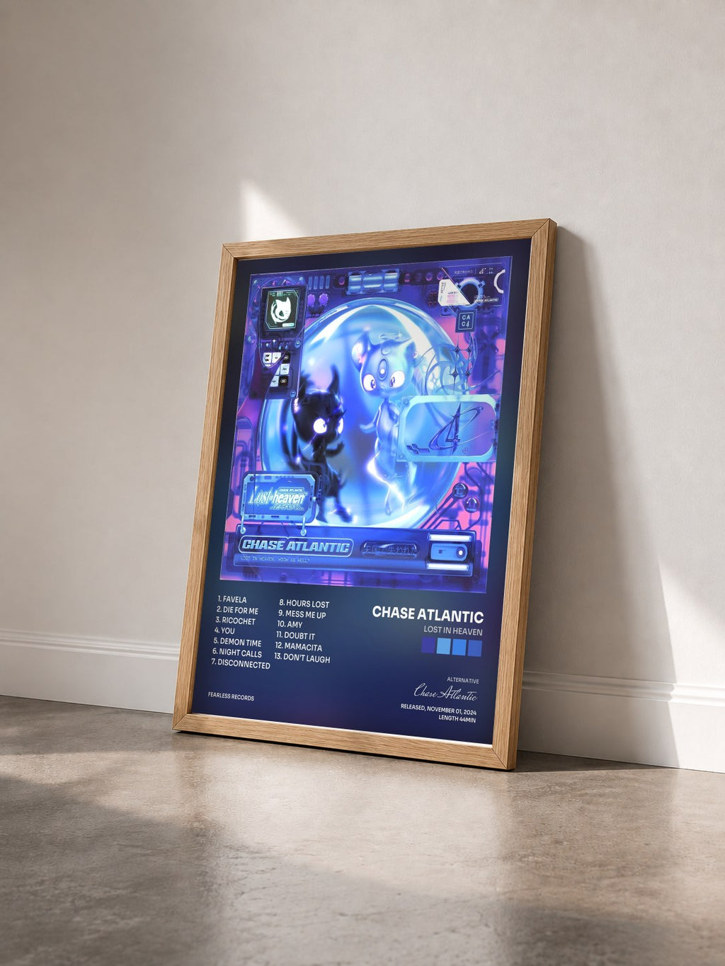 #bois Tableau de l'album LOST IN HEAVEN de Chase Atlantic vu de trois quarts, cadre en bois brut