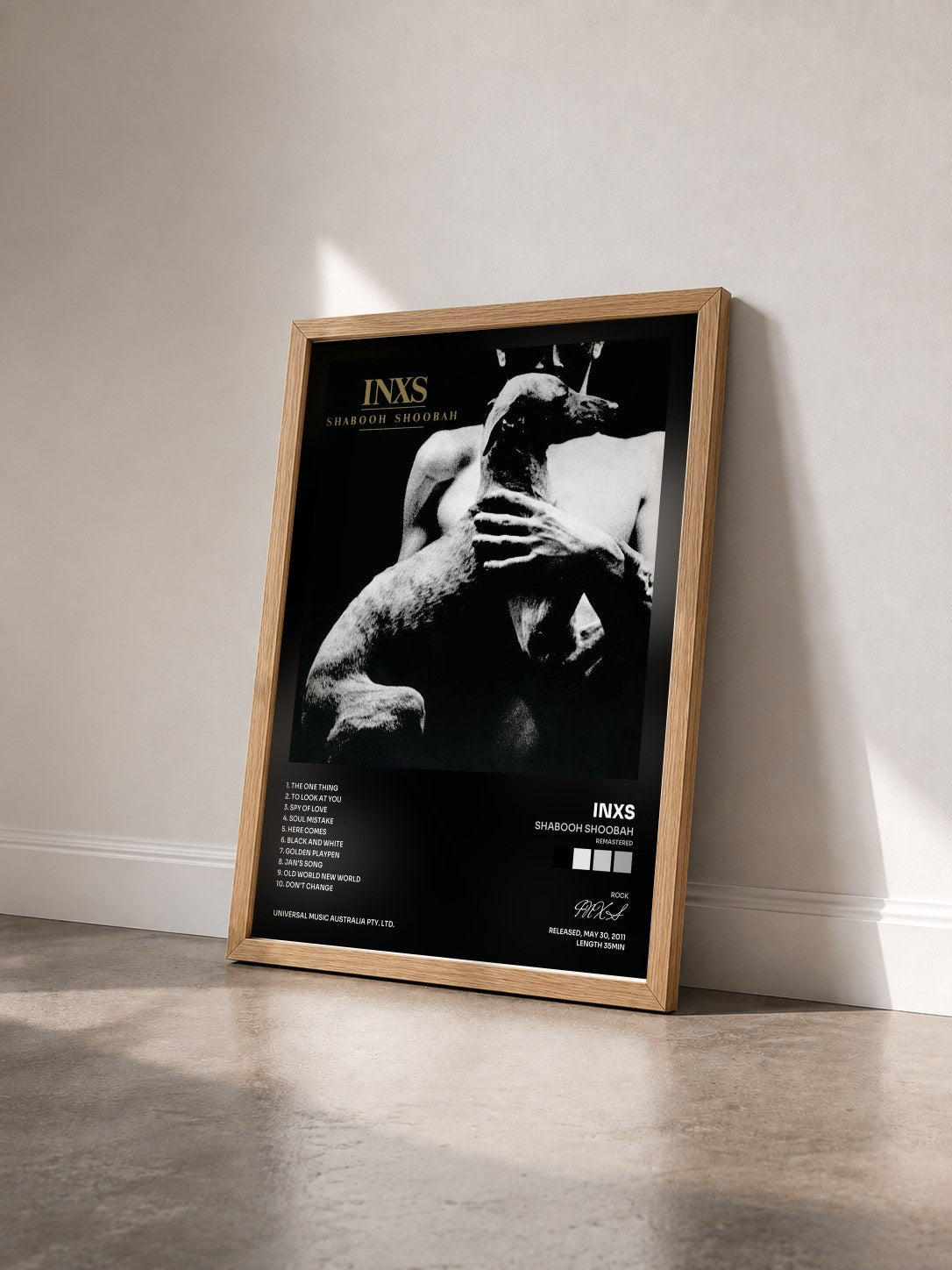 #bois Tableau de l'album Shabooh Shoobah (Remastered) de INXS vu de trois quarts, cadre en bois brut