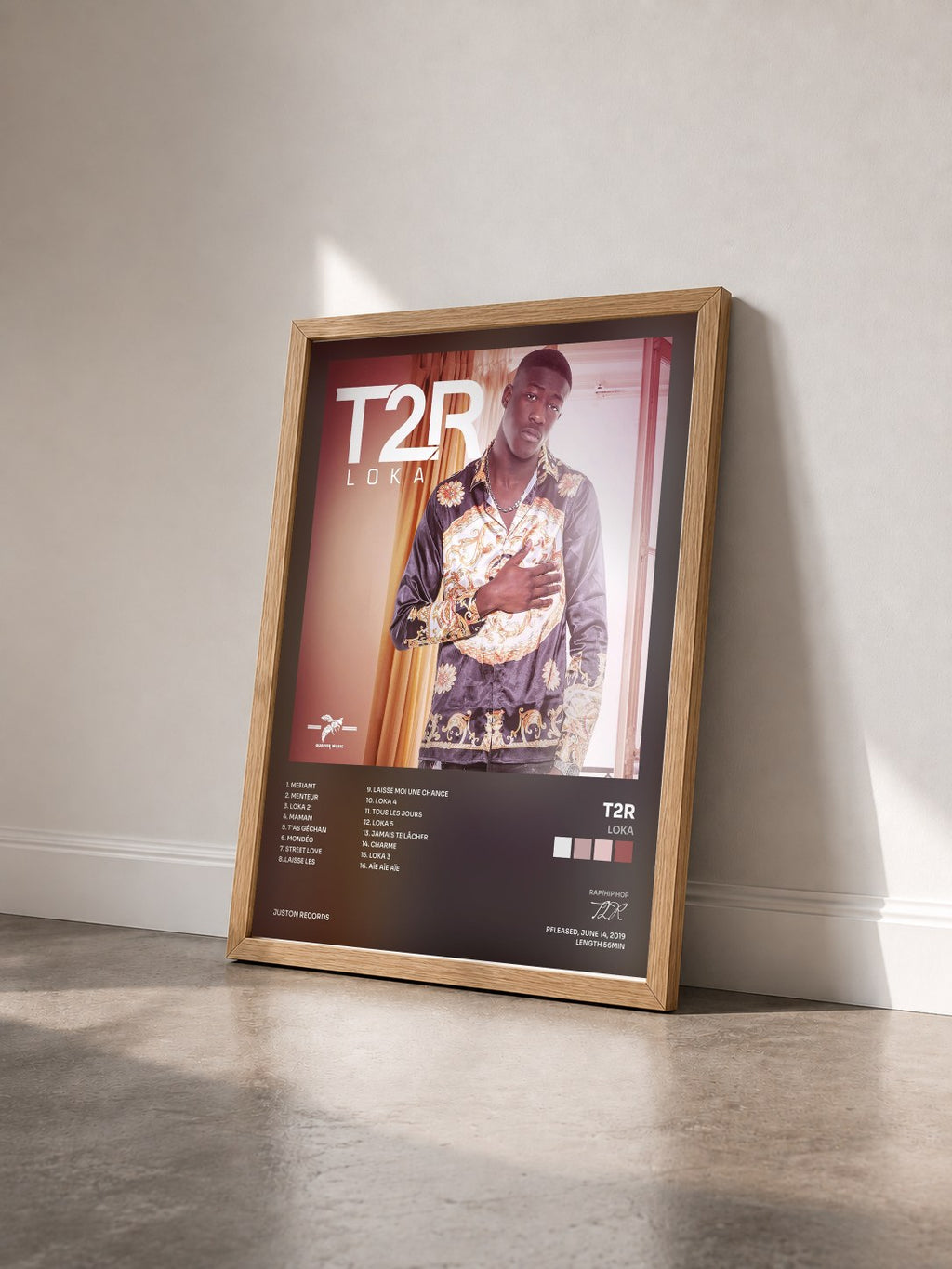 #bois Tableau de l'album Loka de T2R vu de trois quarts, cadre en bois brut