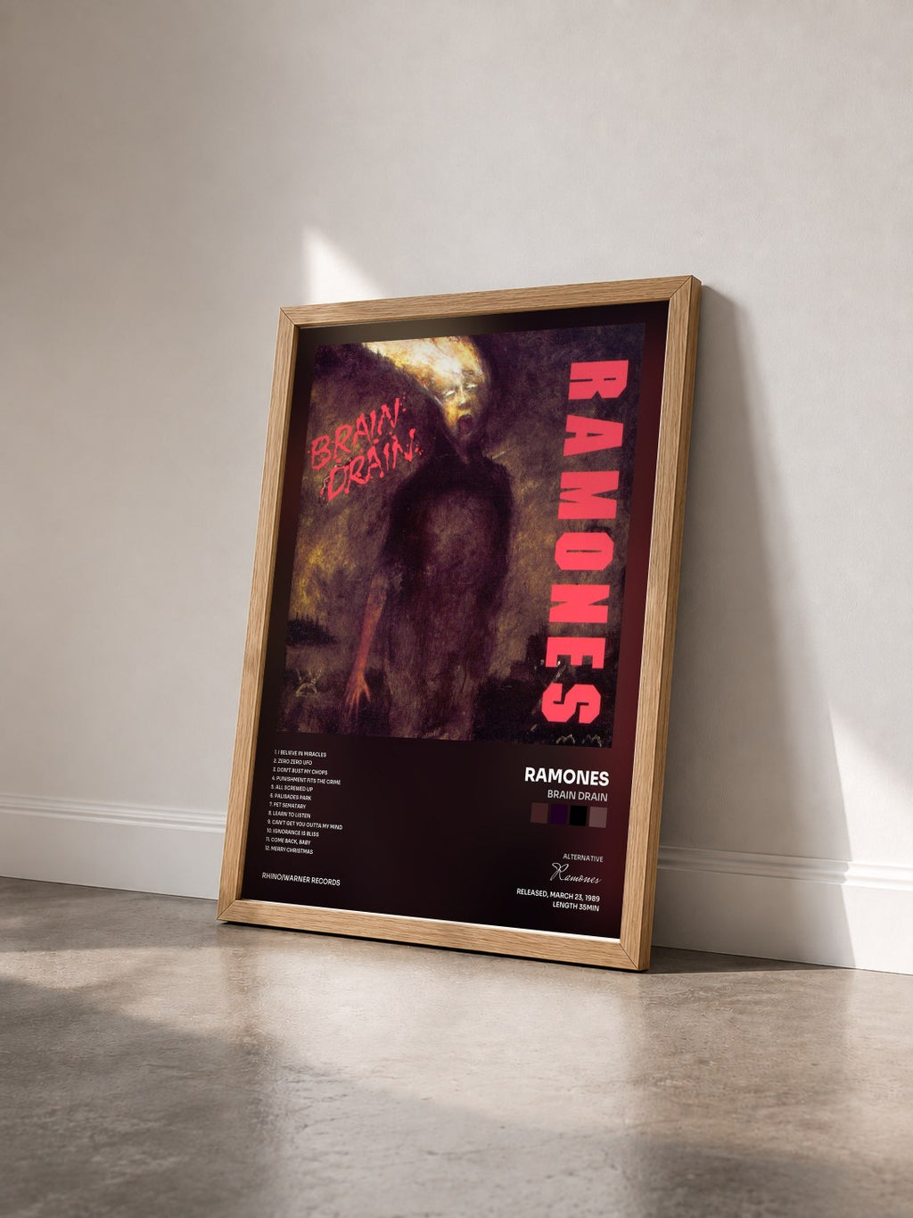 #bois Tableau de l'album Brain Drain de Ramones vu de trois quarts, cadre en bois brut