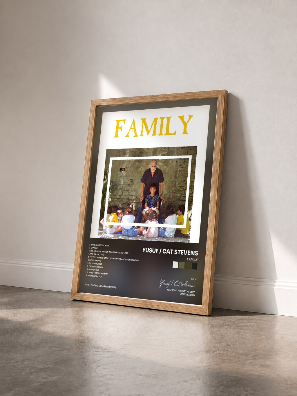 #bois Tableau de l'album Family de Yusuf / Cat Stevens vu de trois quarts, cadre en bois brut