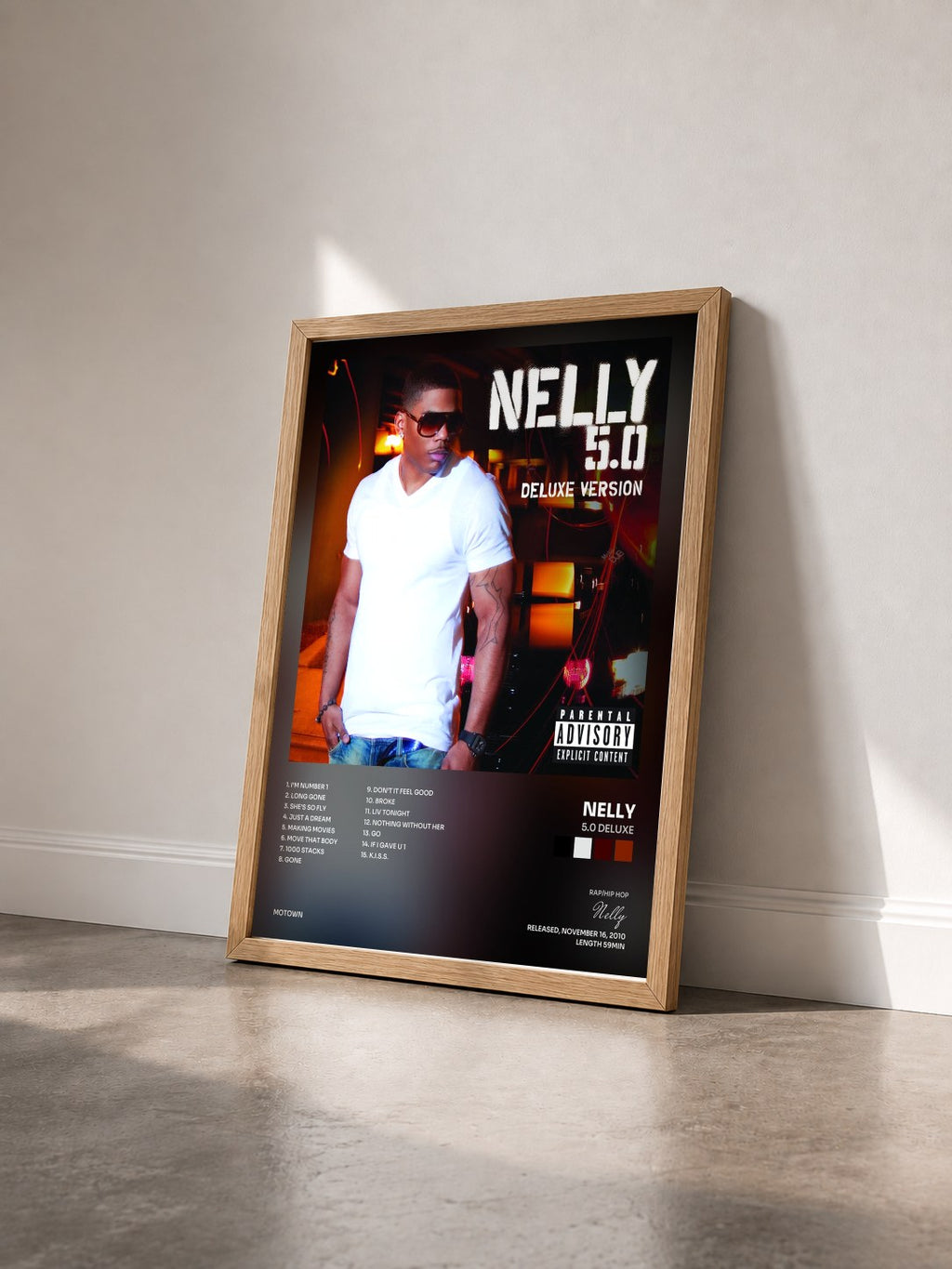 #bois Tableau de l'album 5.0 Deluxe de Nelly vu de trois quarts, cadre en bois brut