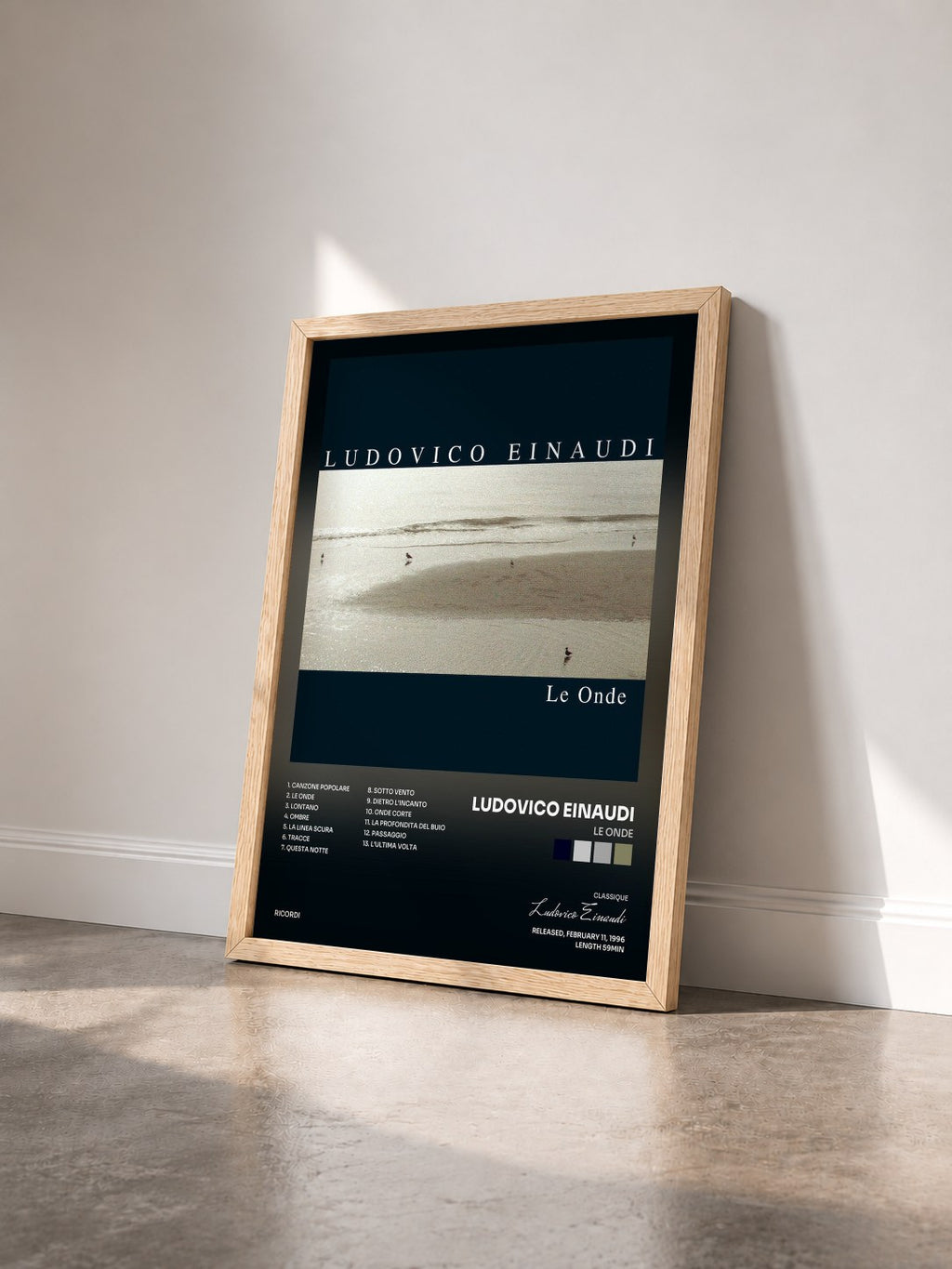 #bois Tableau de l'album Le Onde de Ludovico Einaudi vu de trois quarts, cadre en bois brut
