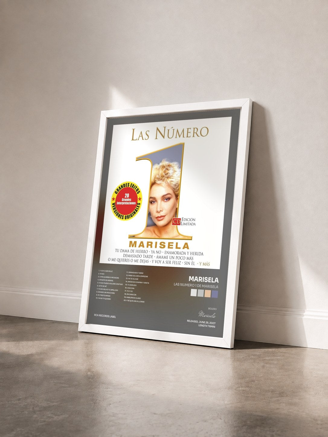 #blanc Tableau de l'album Las Numero 1 De Marisela de Marisela vu de trois quarts, cadre blanc