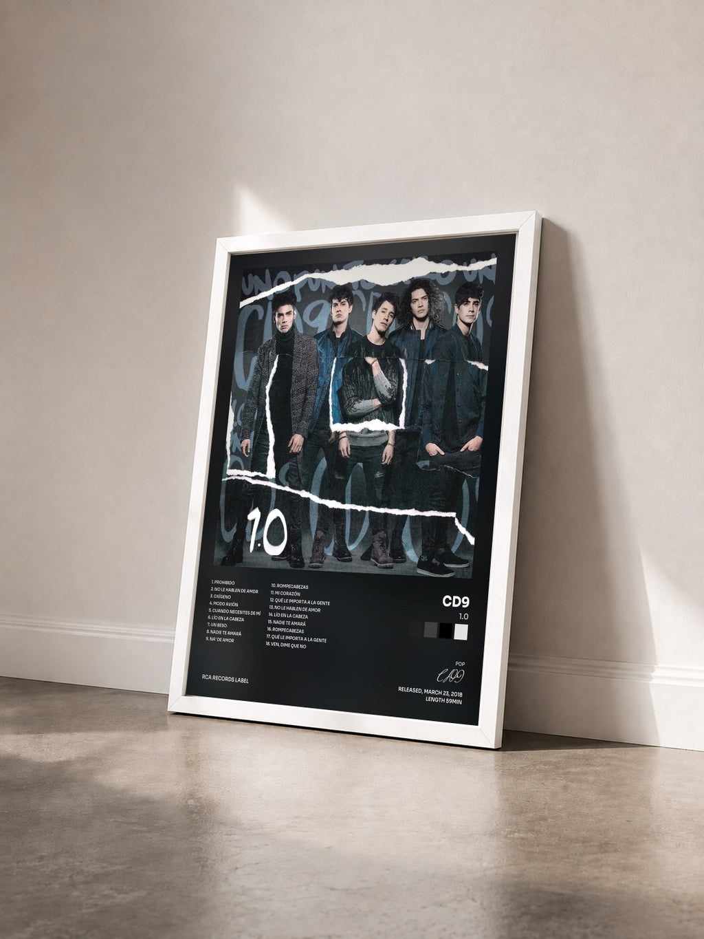 #blanc Tableau de l'album 1.0 de CD9 vu de trois quarts, cadre blanc