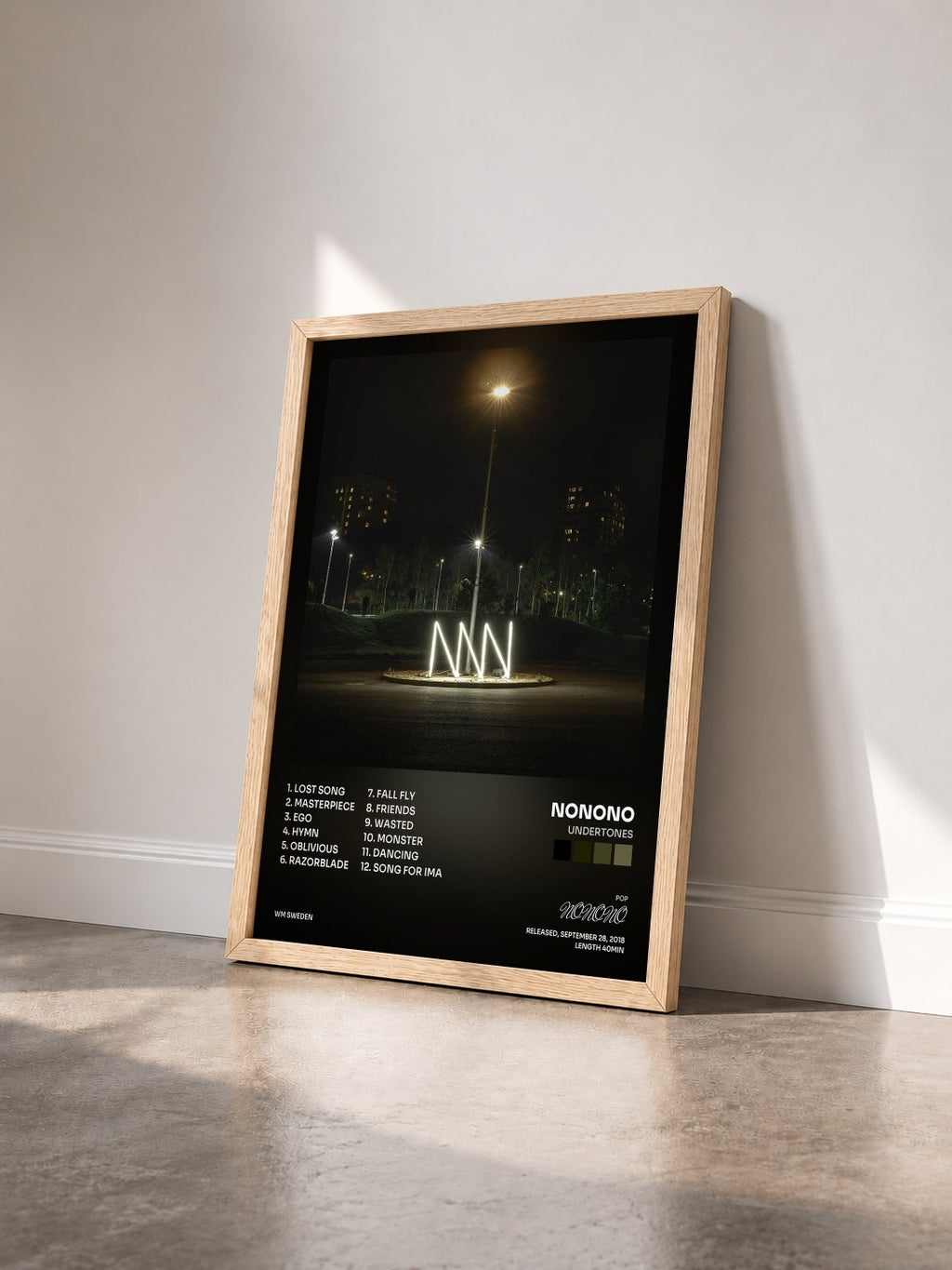 #bois Tableau de l'album Undertones de NONONO vu de trois quarts, cadre en bois brut
