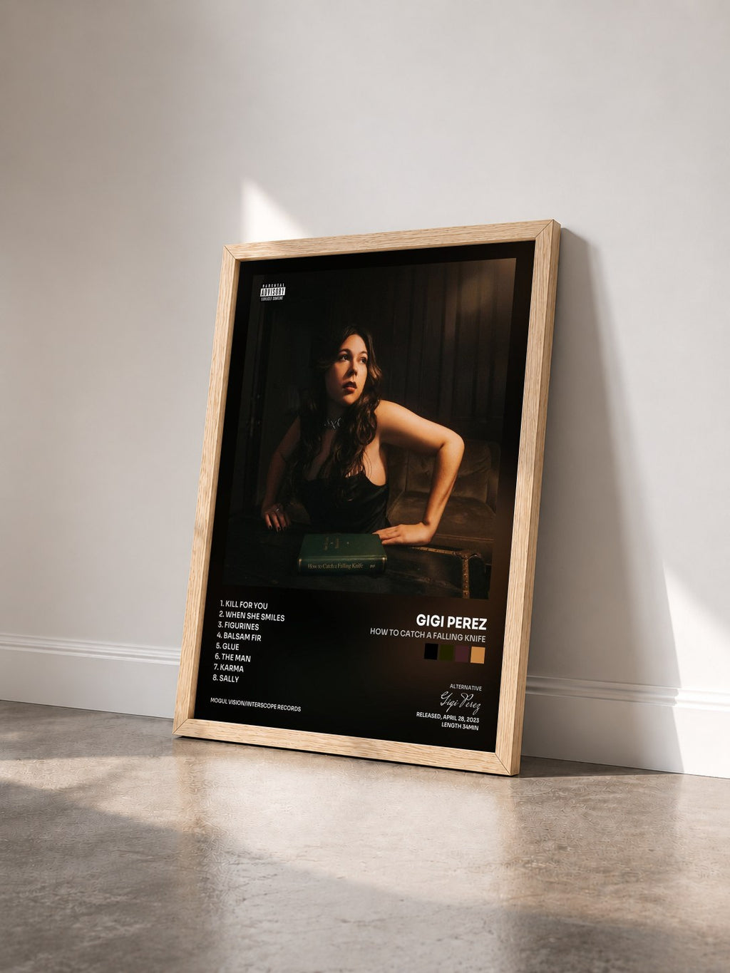 #bois Tableau de l'album How To Catch A Falling Knife de Gigi Perez vu de trois quarts, cadre en bois brut