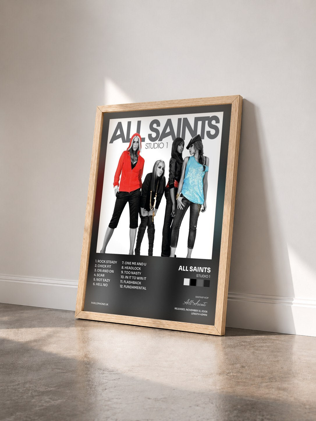 #bois Tableau de l'album Studio 1 de All Saints vu de trois quarts, cadre en bois brut