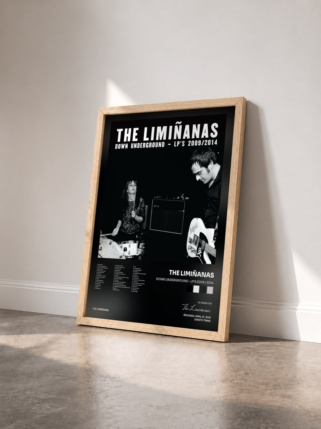 #bois Tableau de l'album Down Underground - LP's 2009 / 2014 de The Limiñanas vu de trois quarts, cadre en bois brut