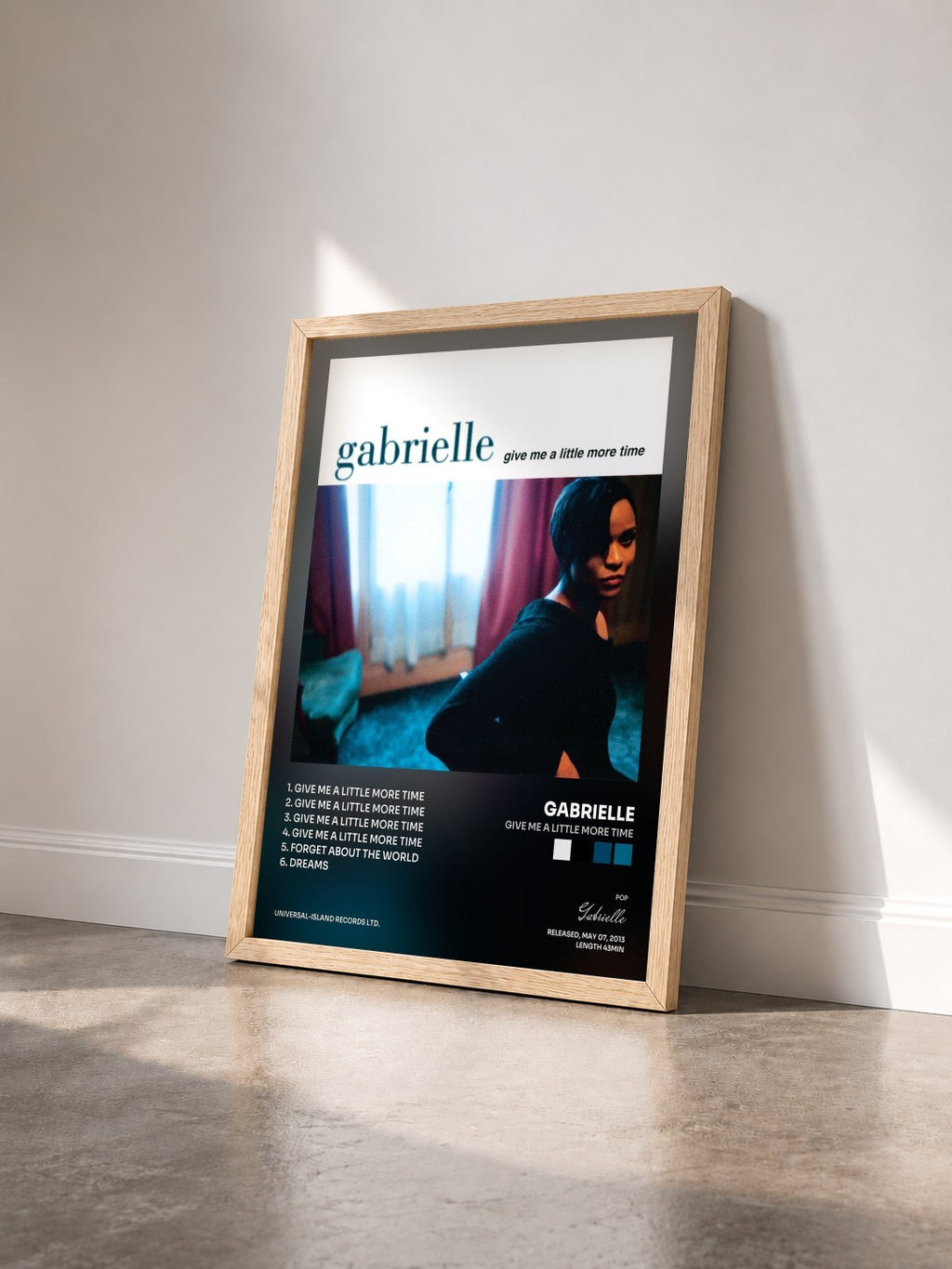 #bois Tableau de l'album Give Me A Little More Time de Gabrielle vu de trois quarts, cadre en bois brut