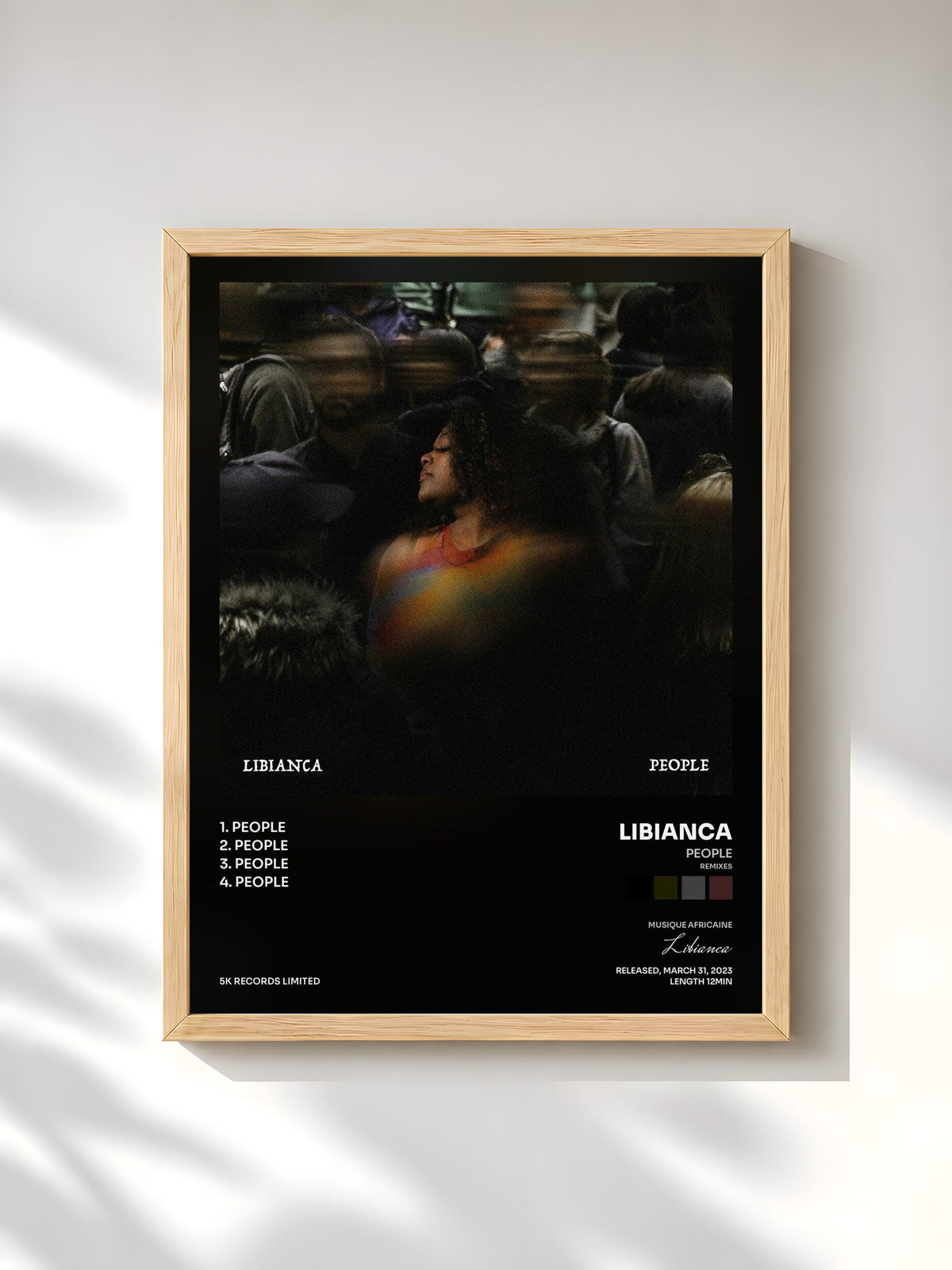 #bois Tableau de l'album People (Remixes) de Libianca, cadre en bois brut, imprimé et encadré en France