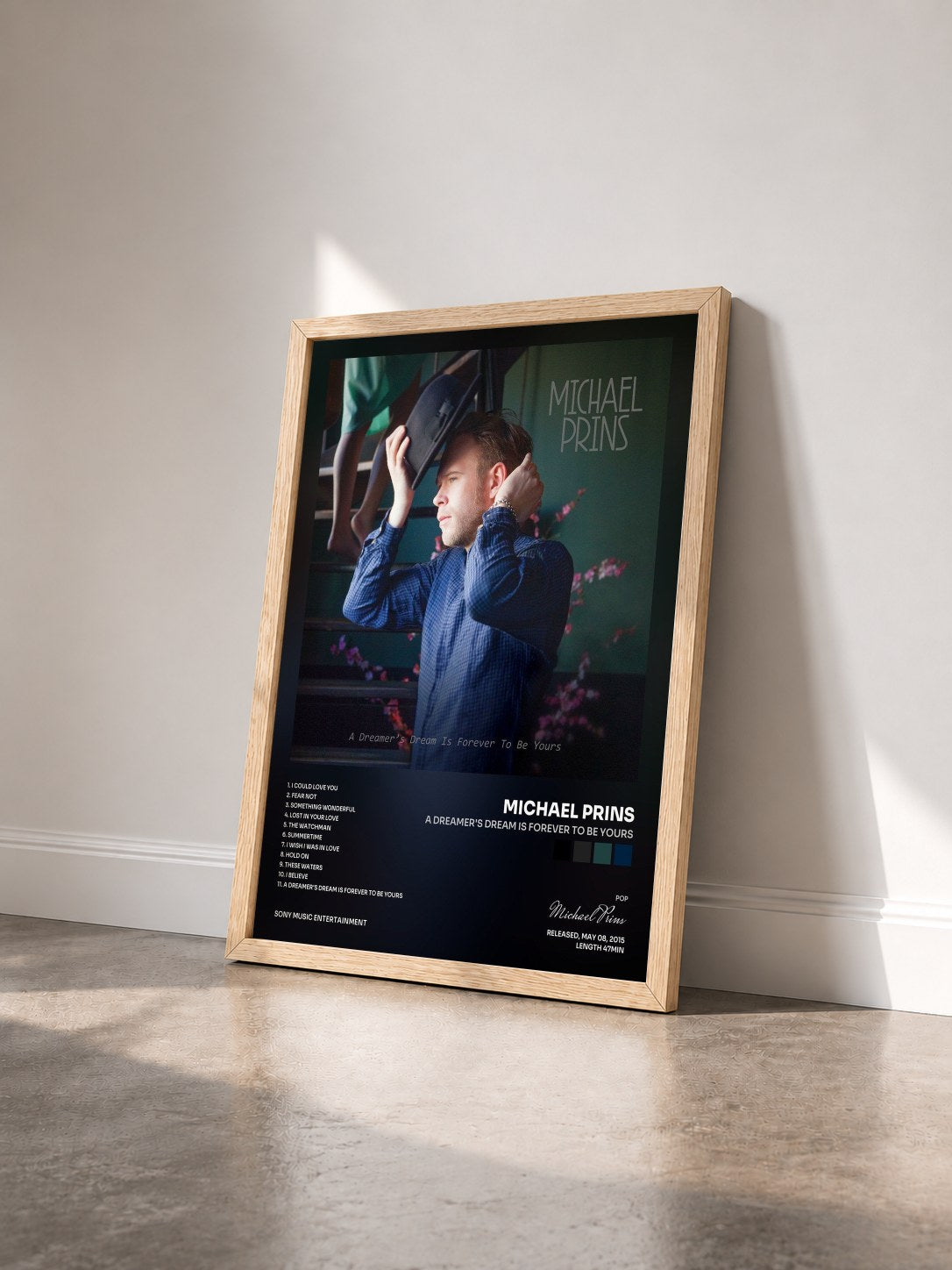 #bois Tableau de l'album A Dreamer's Dream Is Forever To Be Yours de Michael Prins vu de trois quarts, cadre en bois brut
