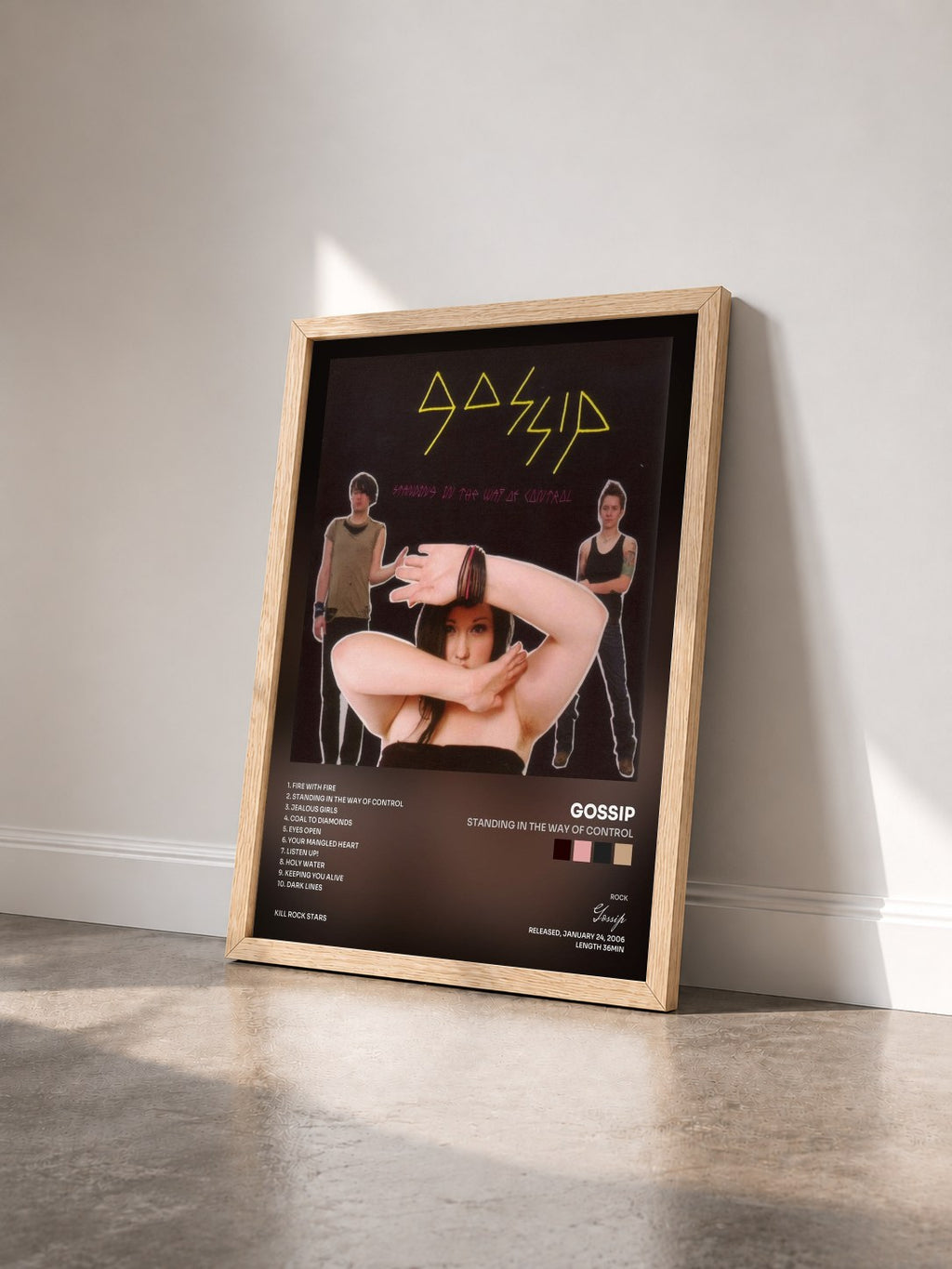 #bois Tableau de l'album Standing in the Way of Control de Gossip vu de trois quarts, cadre en bois brut
