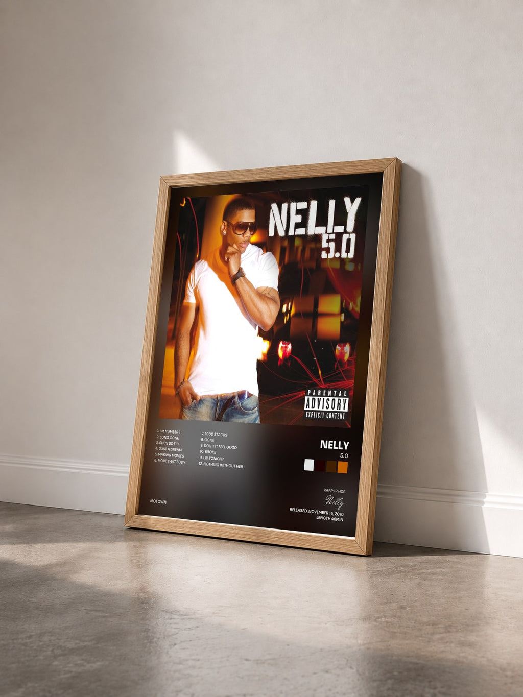#bois Tableau de l'album 5.0 de Nelly vu de trois quarts, cadre en bois brut