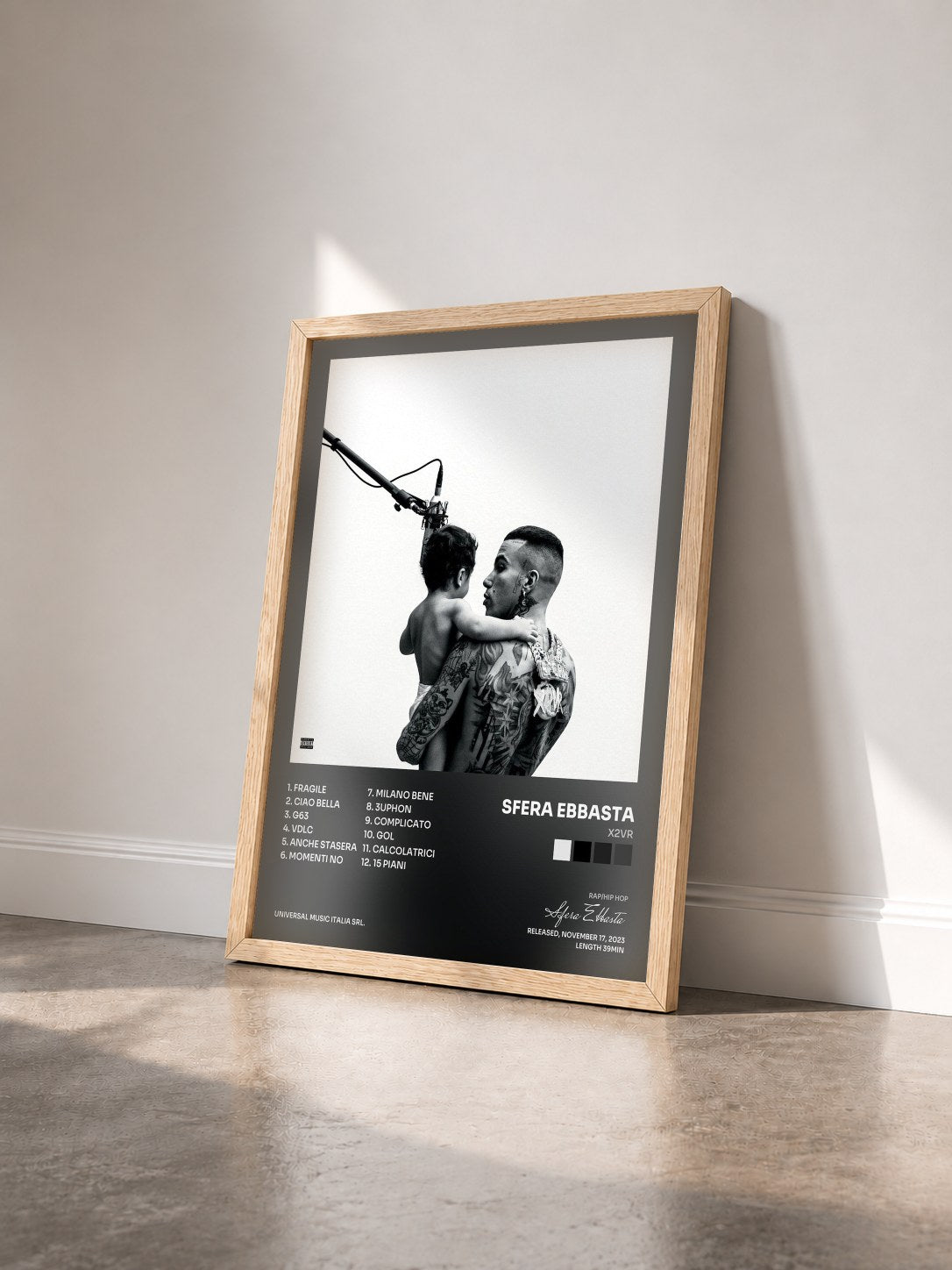 #bois Tableau de l'album X2VR de Sfera Ebbasta vu de trois quarts, cadre en bois brut