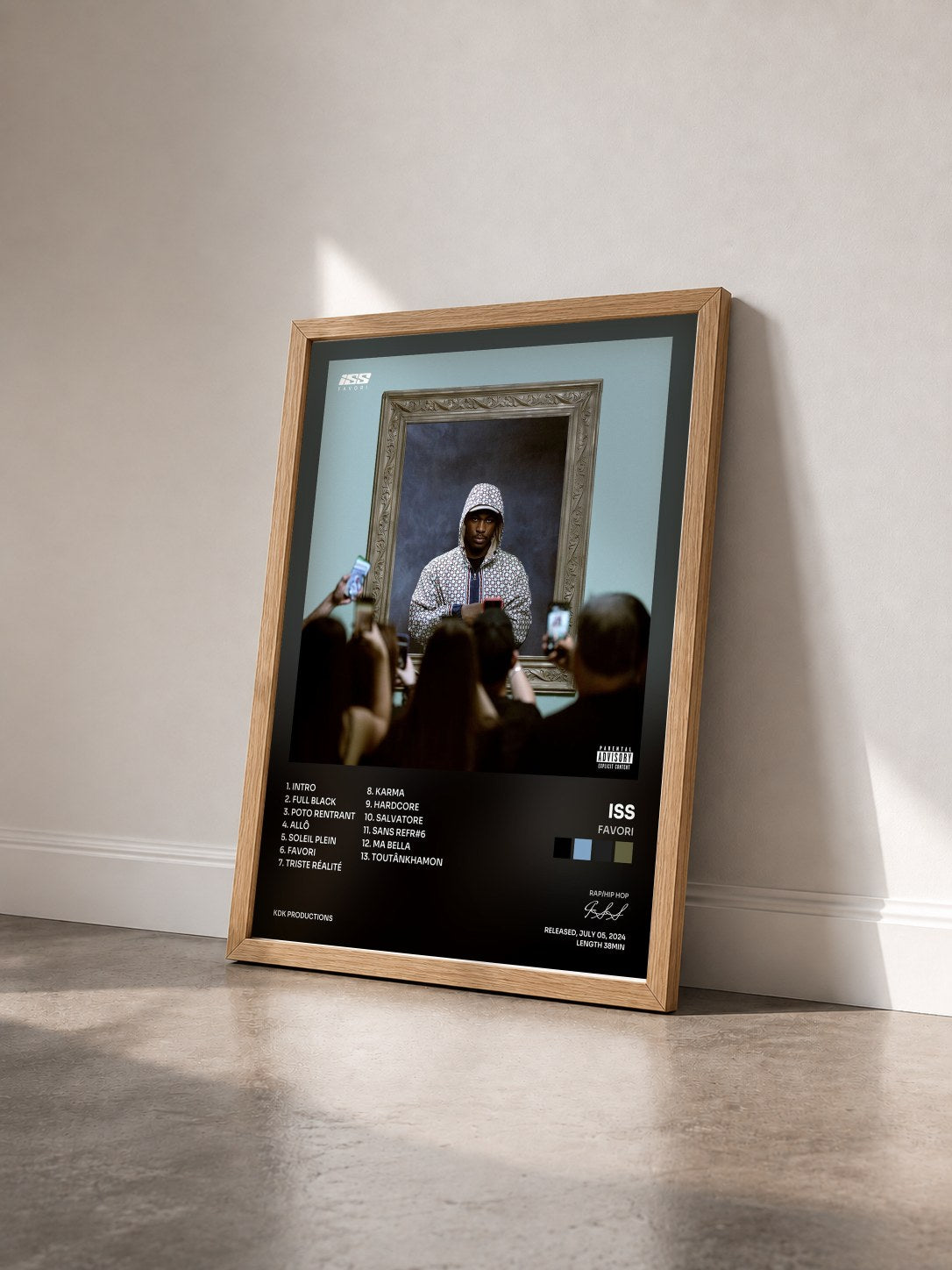 #bois Tableau de l'album Favori de ISS vu de trois quarts, cadre en bois brut