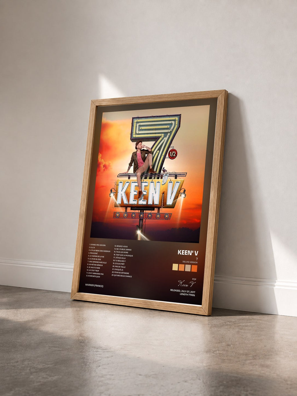 #bois Tableau de l'album 7 (Deluxe Version) de Keen' V vu de trois quarts, cadre en bois brut