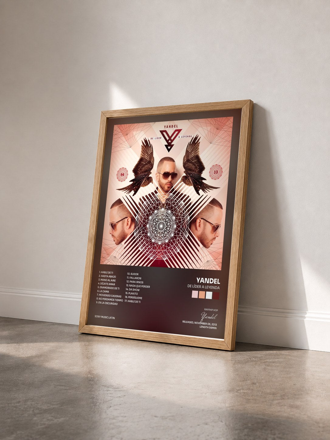 #bois Tableau de l'album De Líder a Leyenda de Yandel vu de trois quarts, cadre en bois brut